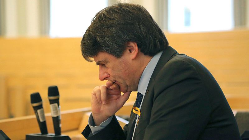 Puigdemont afirma que mantendrá su acta de diputado y que la huida de Rovira no fue "coordinada"