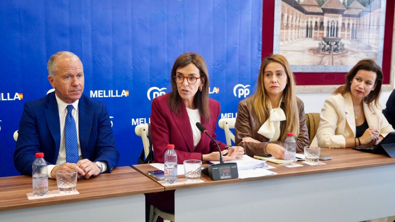 Carmen Fúnez se reúne con sanitarios en  Melilla | Ver