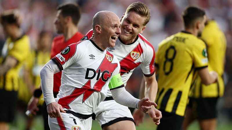 El Rayo ilusiona a Vallecas con unas semifinales europeas tras ganar 3-0 al AEK