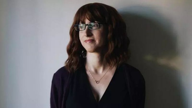 La autora de 'La asistenta' revela su nombre tras a�os firmando como Freida McFadden