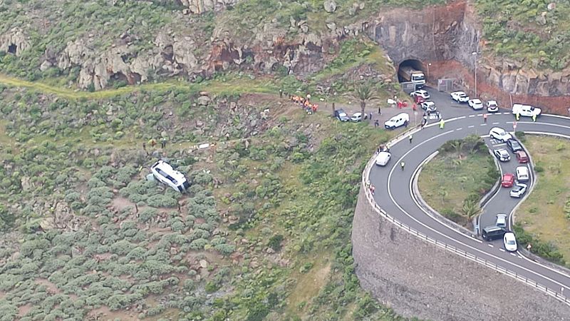Imagen del autob�s precipitado en San Sebasti�n de La Gomera, Tenerife