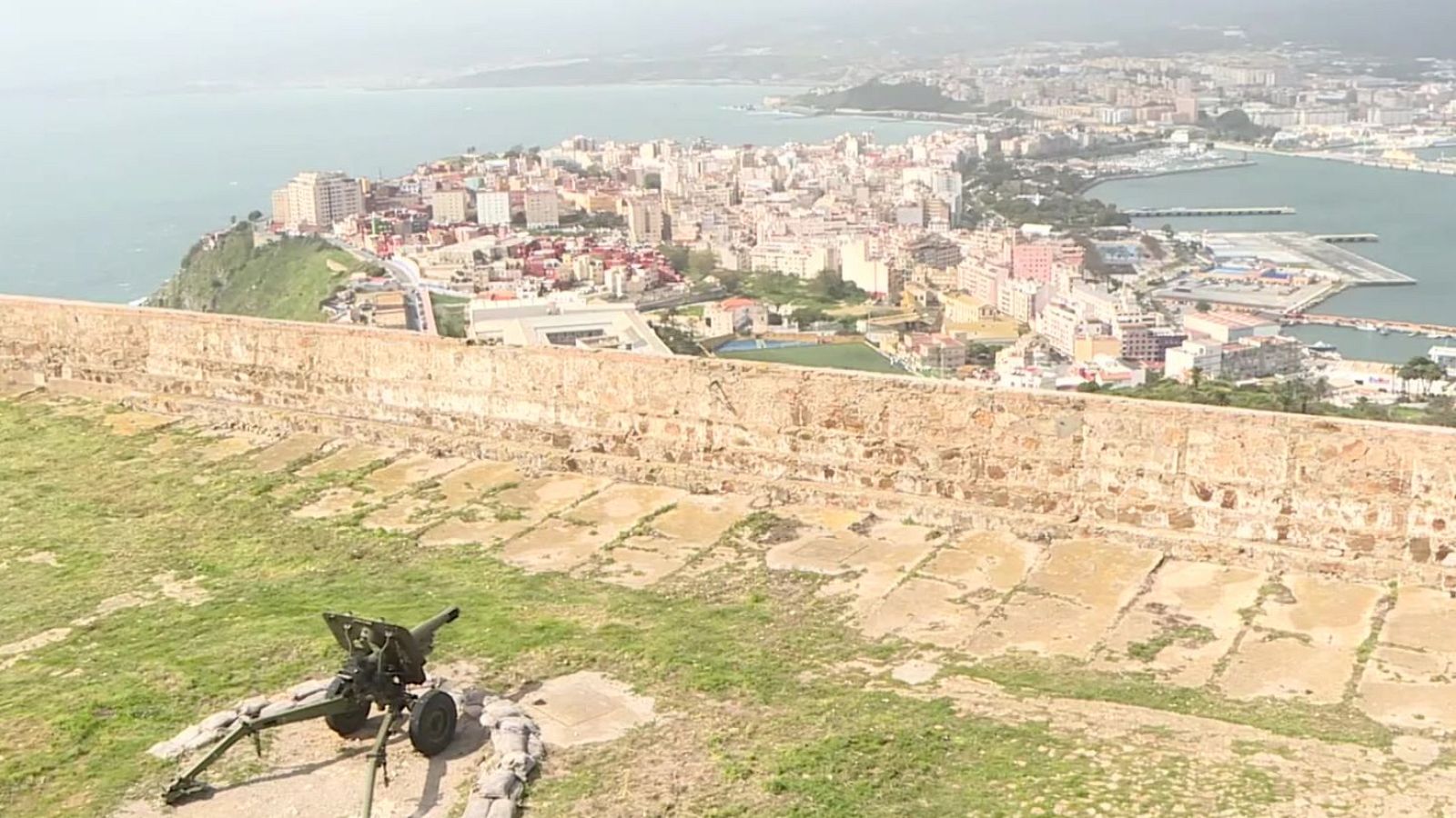Así se vive en primera persona el "cañonazo" de las 12:00h en Ceuta | Ver