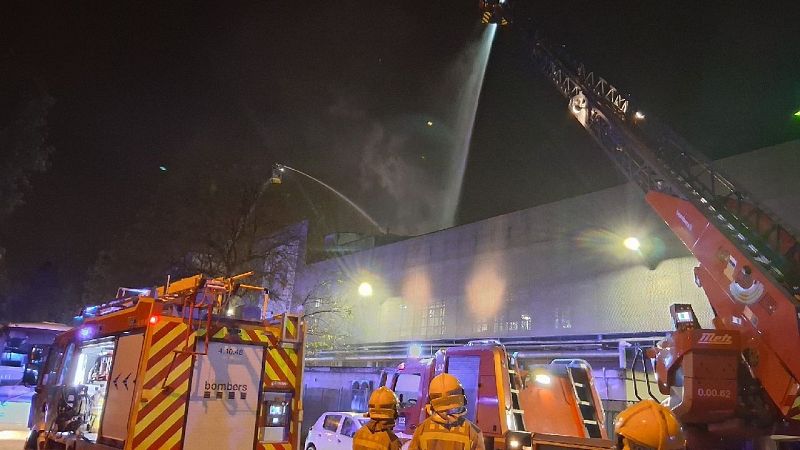 Extingit l'incendi a una empresa de productes farmac�utics de Mollet del Vall�s amb nou ferits lleus