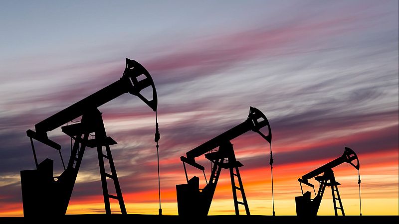 El barril de petróleo sube de los 100 dólares y las bolsas caen por el fracaso de los negociaciones entre EE.UU e Irán