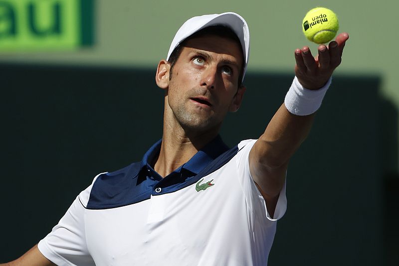 Djokovic no levanta el vuelo y pierde en su primer partido en Miami