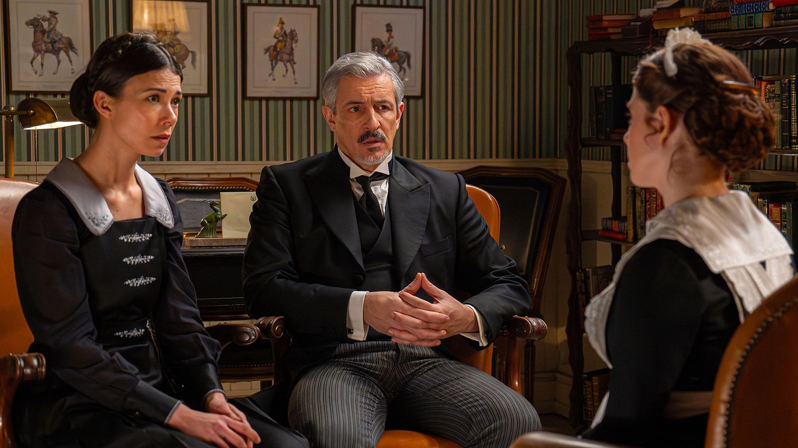 La Promesa: María Fernández presenta su dimisión - La promesa | Ver