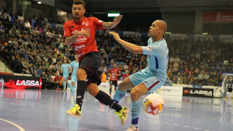 El Barça mete presión a ElPozo tras golear a Osasuna Magna