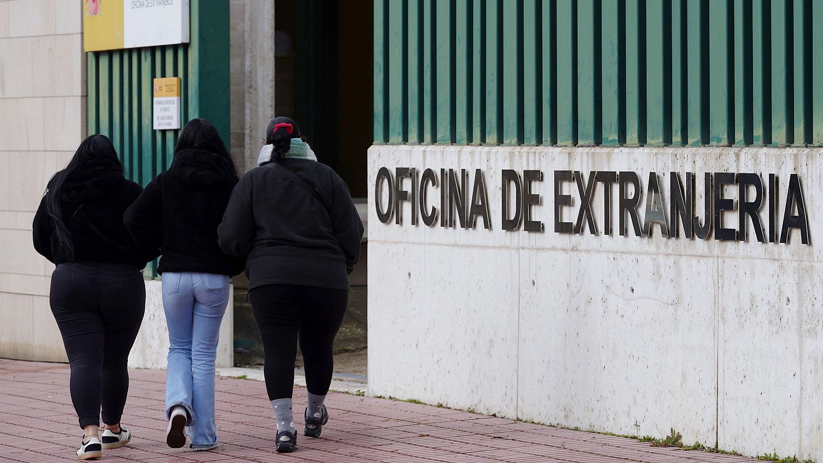 Guía del nuevo Reglamento de Extranjería - La tarde en 24h | Ver vídeo