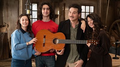 Imitaciones, retos y otras profesiones en el quinto episodio de 'Cosas de palacio'