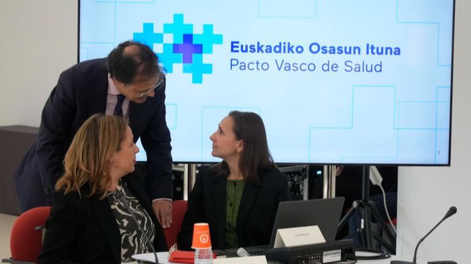El Pacto Vasco de Salud presenta su primer balance con el 85% de iniciativas en marcha, entre críticas de la oposición | RTVE Play - Ver ahora