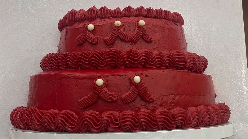 Receta de tarta vintage en atril con relleno de trufa de 'Top Chef'