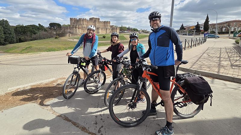 Recorre el Camino de Santiago en bicicleta para concienciar sobre el tumor cerebral m�s agresivo