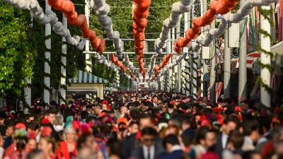 Casetas privadas, trajes 'de gitana' y rebujito: la evoluci�n de la Feria de Abril hasta la actualidad