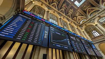 La Bolsa espa�ola abre con una m�nima ca�da mientras el petr�leo roza los 100 d�lares