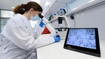 Inician un ensayo con una terapia que modifica las c�lulas para atacar a tumores s�lidos.