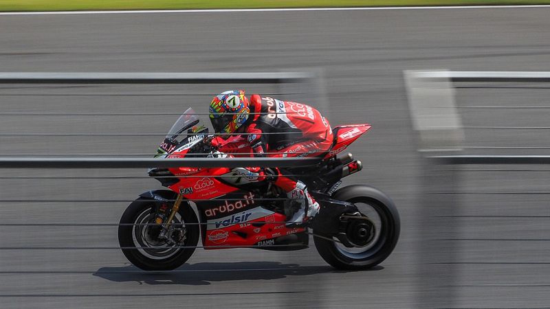 Fuga y triunfo de Chaz Davies en la Carrera 2 de Tailandia