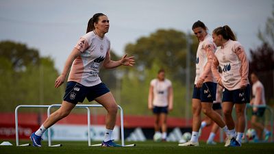 Espa�a necesita vencer a Ucrania para no perder la estela de Inglaterra en la lucha por el pase directo al Mundial 2027