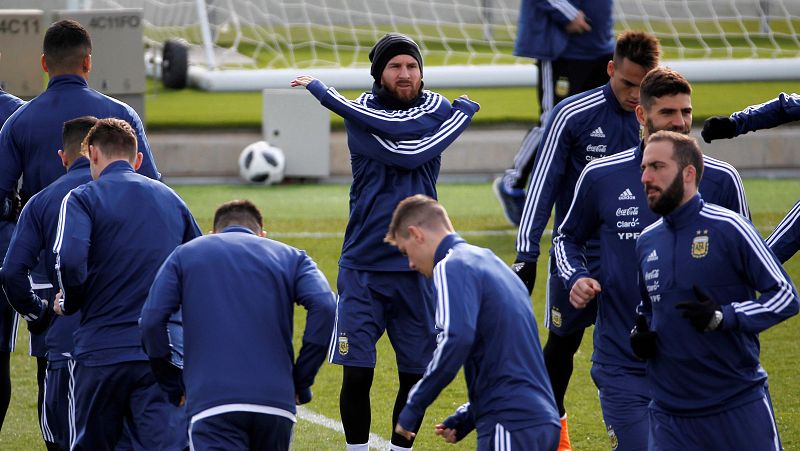 Messi vuelve a entrenar con Argentina y puede jugar contra España