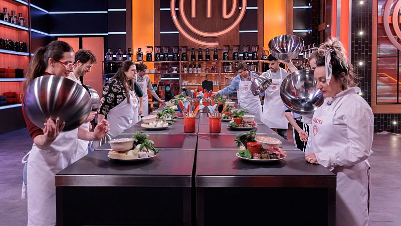 Batalla de pizzas con Las Retales, cocina japonesa, y la visita de Isa Pantoja y Asraf Beno en 'MasterChef'
