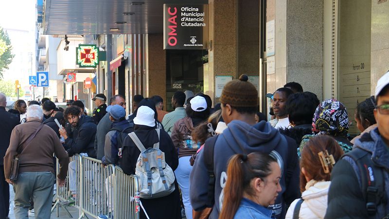 Regularització de migrants: què cal saber per sol·licitar l'arrelament extraordinari?