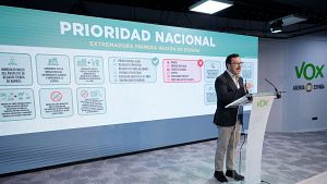 El portavoz de Vox, Jos� Antonio F�ster, durante la rueda de prensa que ha ofrecido este lunes en la sede del partido en Madrid.