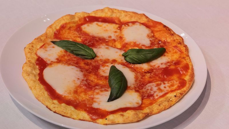 Receta de pizza con base de pollo y parmesano de Delicious Martha en MasterChef 14