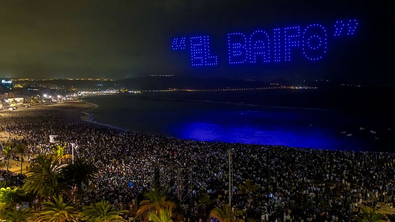 Quevedo desvela en el cielo de Las Canteras que esta semana publica 'El Baifo', su tercer disco