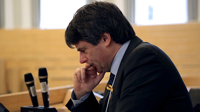 El coche de Puigdemont llevaba un localizador en el viaje de vuelta a Bélgica y 12 agentes del CNI lo vigilaban
