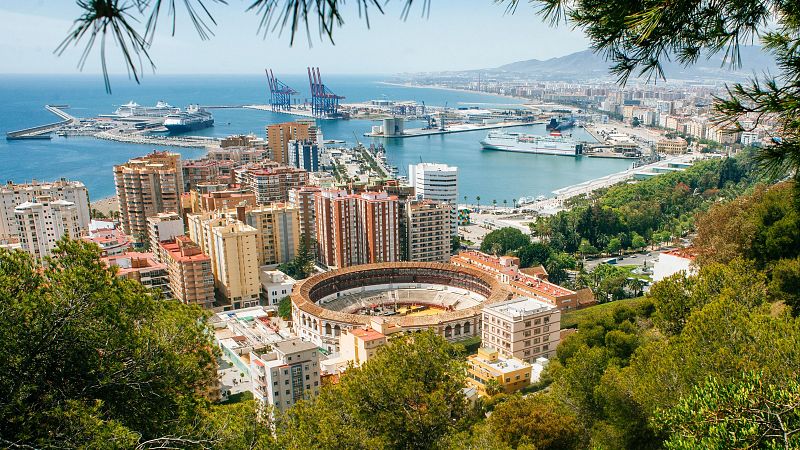 Andalucía, una comunidad poblada y diversa en plena transformación pero aún a la cabeza en paro y pobreza
