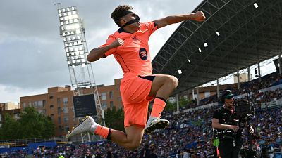 El Barcelona aprovecha el tropiezo del Madrid y deja vista para sentencia la Liga en el Coliseum