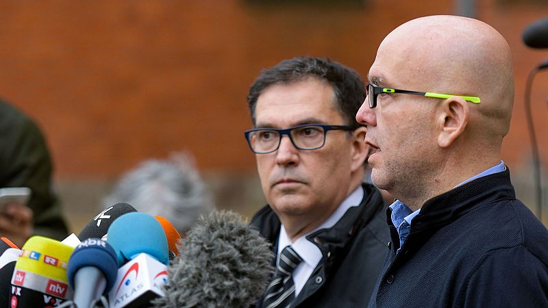 Puigdemont asegura desde la cárcel que "no se rendirá jamás" y que confía en la justicia alemana