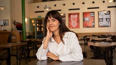 Un volc�n observa en 'Han cantado bingo', la novela revelaci�n de Lana Corujo