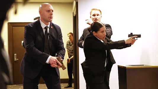 Agentes del servicio secreto intervienen durante la Cena de Corresponsales de la Casa Blanca, el s�bado 25 de abril de 2026, en Washington.