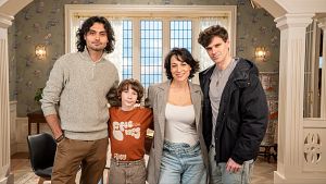 Gonzalo Ramos, Marco Pernas, Iv�n Renedo e Isabel Serrano en el s�ptimo episodio de Cosas de palacio