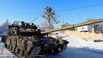 Un tanque ukraniano patrulla la regi�n de J�rkov