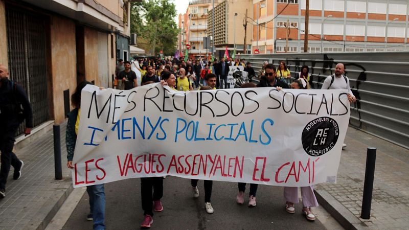 Els docents protesten contra l'enviament de mossos de pais� als centres educatius