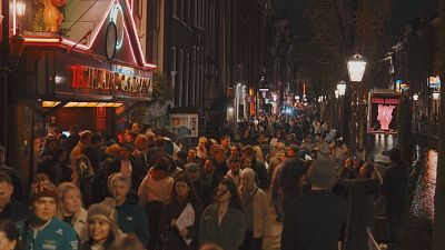 'En Portada' aborda el reto de frenar el turismo para salvar a las ciudades en 'Tsunami tur�stico'