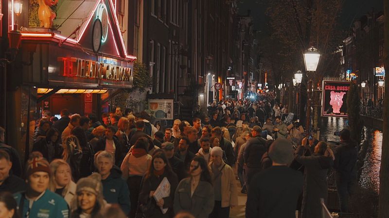 'En Portada' aborda el reto de frenar el turismo para salvar a las ciudades en 'Tsunami turístico'