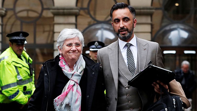 Un juez escocés deja en libertad a la exconsellera Clara Ponsatí con retirada del pasaporte tras entregarse