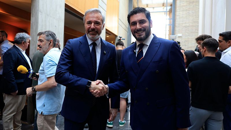 Azcón defiende su pacto con Vox y la "prioridad nacional" en su investidura y pide al PSOE "no rasgarse las vestiduras"