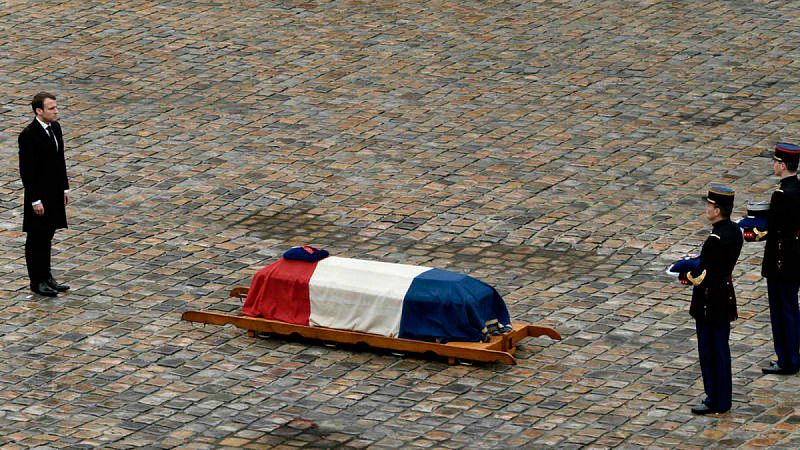 Francia rinde homenaje a Arnaud Beltrame, el gendarme asesinado tras cambiarse por una rehén