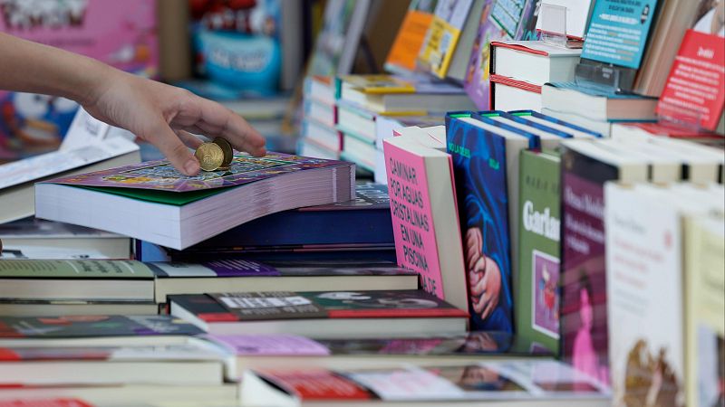 Perderse entre miles de libros: de las mesas de novedades al fen�meno 'Booktok'
