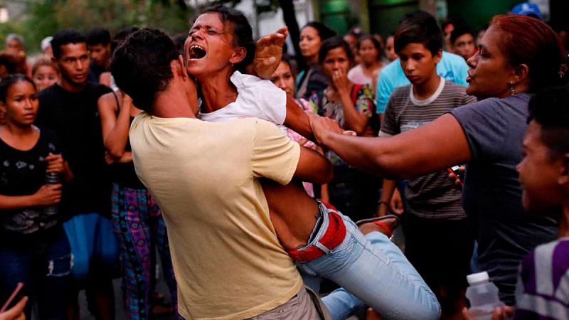 Al menos 68 personas mueren en un incendio durante un motín en un centro de detención venezolano