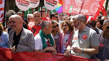 La candidata del PSOE a la Presidencia de la Junta, Mar�a Jes�s Montero, junto a la vicepresidenta segunda del Gobierno y l�der de Sumar, Yolanda D�az, en la manifestaci�n por el 1 de mayo en M�laga.