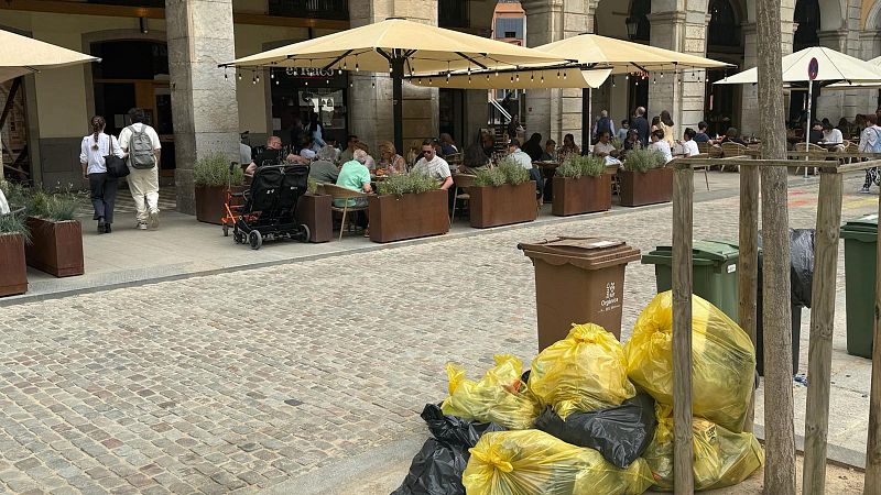 Girona alerta de possibles problemes de salubritat per la vaga d'escombraries