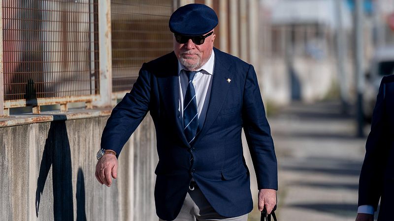 Varios policías narran que Villarejo estaba presente cuando se registraron sus viviendas en el juicio de la Kitchen