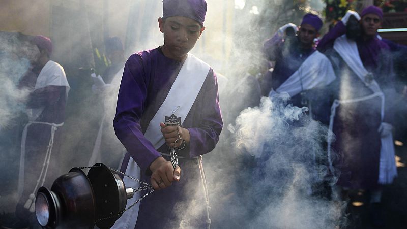 Asesinan a un sacerdote en El Salvador durante un acto religioso de Semana Santa