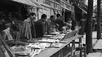 Cuesta de Moyano, 101 años de la calle más leída de Madrid