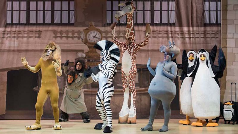 Con los actores de 'Madagascar, El musical'