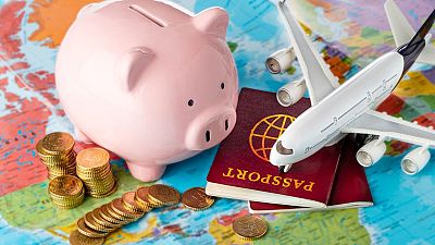 ¿Vale la pena pedir un préstamo para viajar? La 'deuda mala' que arruinará tus vacaciones, en 'Economía de bolsillo'